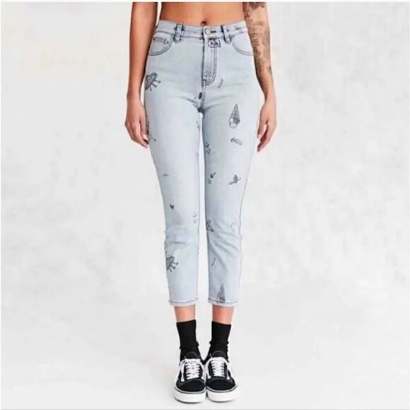 Urban Outfitters BDG High Rise Jean Girlfriend Doodle Denim Light Wash Size 27 - Picture 12 of 12